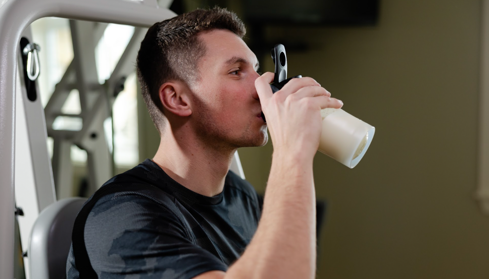 The Best Time to Take Cow Colostrum: Morning, Night, or With Meals?